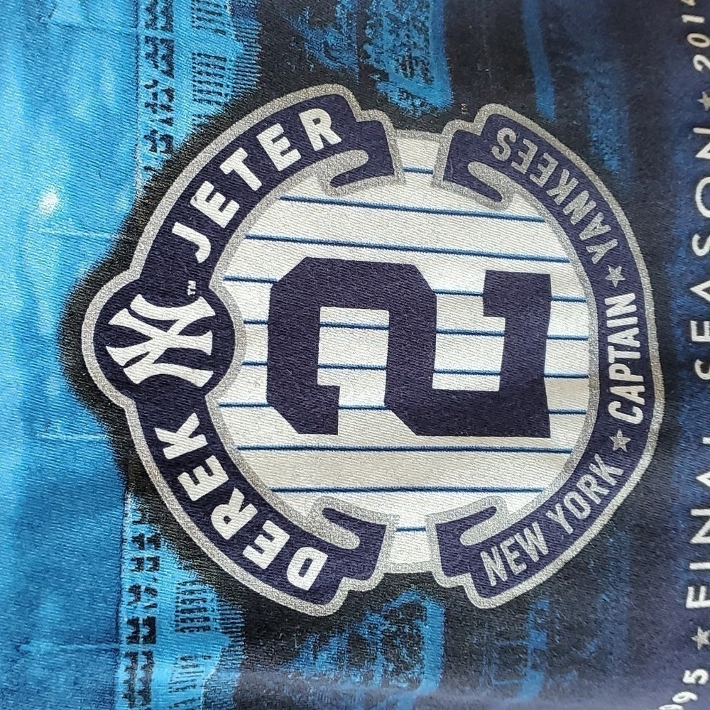 New York Yankees Derek Jeter, sighned women's large tee. 1995 final season 2014. - Picture 2 of 9